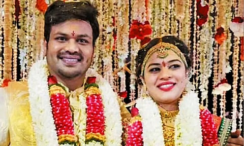 மனைவியை விவாகரத்து செய்த பிரபல நடிகருக்கு 2-வது திருமணம்