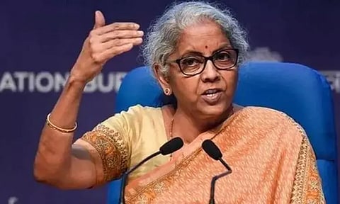 வர்த்தக நோக்கத்திற்கான இறுதி மையம் இந்தியா: மத்திய நிதி மந்திரி; பொது துறை விற்பனை குற்றச்சாட்டுக்கும் மறுப்பு