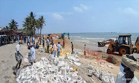 நாகை- பட்டினச்சேரி மீனவ மிராமத்தில் சிபிசிஎல் கச்சா எண்ணெய் குழாயில் மீண்டும் கசிவு