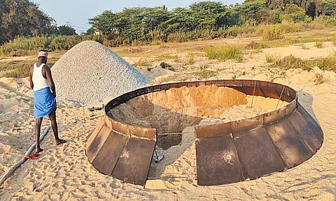 கூட்டு குடிநீர் திட்டத்திற்கு கொசஸ்தலை ஆற்றில் ஆழ்துளை கிணறுகள் அமைக்க பொதுமக்கள் எதிர்ப்பு