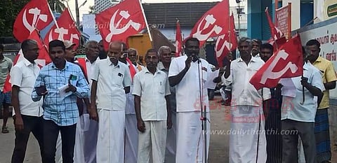 விவசாயிகள் சங்கத்தினர் ஆர்ப்பாட்டம்