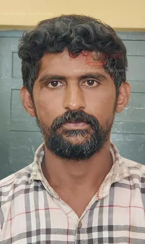 ரயில் நிலையத்தில் பயணியின் செல்போன் திருட்டு