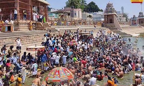 மாசிமக விழாவையொட்டி, கும்பகோணம் மகாமகம் குளத்தில் இன்று தீர்த்தவாரி
