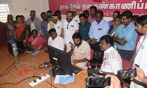 தாய்-சேய் நல கண்காணிப்பு மையத்திற்கு வந்த நடிகர் சசிகுமார்