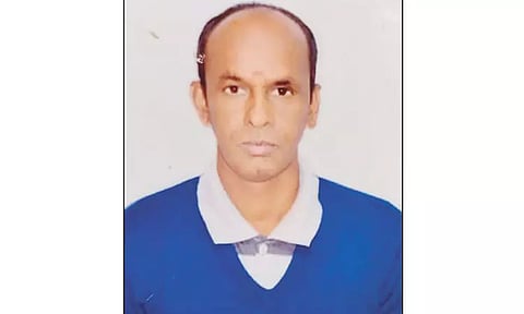 அடுப்பில் சிலிண்டரை பொருத்தியபோது கியாஸ் கசிந்ததில் மூச்சுத்திணறி ஊழியர் சாவு