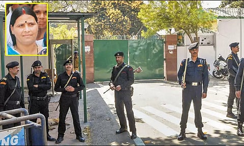 ரெயில்வே வேலைக்கு நிலத்தை லஞ்சமாக பெற்ற வழக்கு: ராப்ரிதேவியிடம் சி.பி.ஐ. விசாரணை