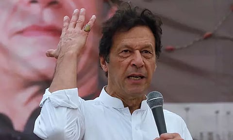 போலீஸ் கைது செய்ய வருவதை அறிந்து சுவர் ஏறி குதித்து தப்பி ஓடிய இம்ரான் கான்- பரபரப்பு தகவல்