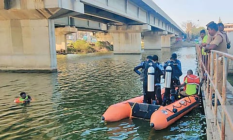 இளம்பெண்ணை காதலித்து ரூ.68 லட்சம் மோசடி: போலீசாரால் தேடப்பட்ட வாலிபர் போரூர் ஏரியில் குதித்து தற்கொலையா?