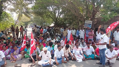 மார்க்சிஸ்ட் கம்யூனிஸ்டு கட்சியினர் சாலை மறியல்