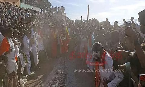 தமிழக- கர்நாடக எல்லையில் உள்ளமல்லிகார்ஜூன சாமி கோவில் குண்டம் விழா