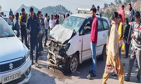 இமாசலபிரதேசத்தில் கார் மோதி 5 தொழிலாளர்கள் பலி..!