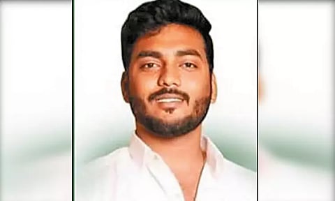 மேல்மருவத்தூர் அருகே மரத்தில் கார் மோதி என்ஜினீயர் பலி