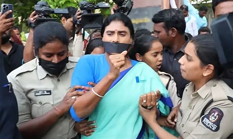 ஐதராபாத்தில் தர்ணா நடத்திய ஆந்திர முதல்-மந்திரியின் தங்கை கைது