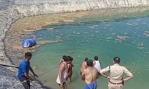 ஹோலி கொண்டாட்டத்தில் நேர்ந்த பரிதாபம்: குளத்தில் மூழ்கி புதுமண தம்பதி உள்பட 4 பேர் பலி..!