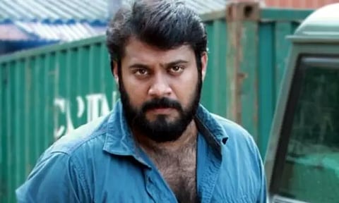 ஆஸ்பத்திரியில் அனுமதி பிரபல நடிகருக்கு அறுவை சிகிச்சை