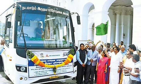 சென்னை மாநகராட்சி பகுதி பொதுமக்களுக்காக நடமாடும் இதய பரிசோதனை மைய பஸ் - அமைச்சர் கே.என்.நேரு தொடங்கி வைத்தார்