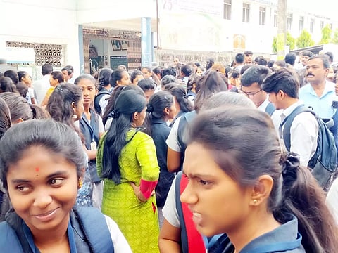 பி.யூ.சி. 2-ம் ஆண்டு பொதுத்தேர்வு தொடங்கியது