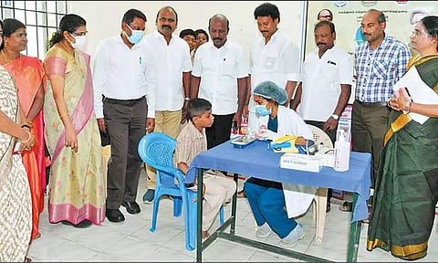 பள்ளி மாணவர்களுக்கான பல் பாதுகாப்பு திட்டம்: அமைச்சர்கள் தொடங்கி வைத்தனர்