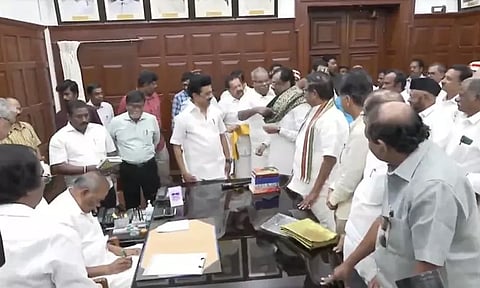 முதல்-அமைச்சர் மு.க.ஸ்டாலின் முன்னிலையில் சட்டமன்ற உறுப்பினராக பதவியேற்றார் ஈ.வி.கே.எஸ் இளங்கோவன்...!