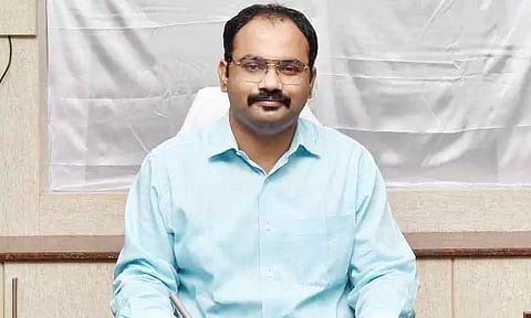 குழந்தை திருமணம் தடுத்து நிறுத்தப்பட்டு கல்வி பயிலும் மாணவிகளுடன் கலெக்டர் கலந்துரையாடல்