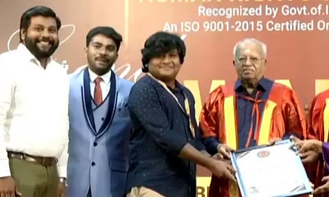 போலி டாக்டர் பட்டம் வழங்கிய விவகாரம் தொடர்பாக வங்கி கணக்கு முடக்கம்