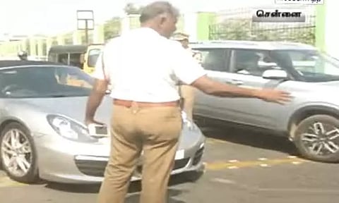 சென்னையில் போக்குவரத்து விதிமீறலில் ஈடுபட்ட சொகுசு கார்களுக்கு அபராதம் - போலீசார் நடவடிக்கை