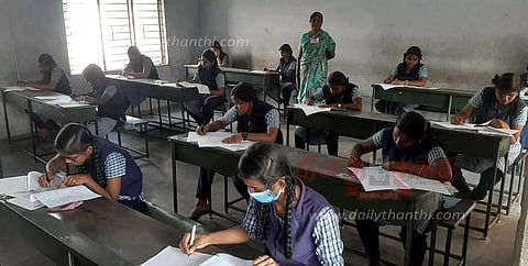 பிளஸ்-2 தேர்வு 18,291 மாணவ, மாணவிகள் எழுதினர்