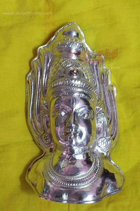 திருடிச்சென்ற அம்மன் வெள்ளி கவசத்தை திருப்பிக்கொடுத்த திருடன்