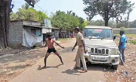 கும்மிடிப்பூண்டி இலங்கை தமிழர் முகாமில் சப்-இன்ஸ்பெக்டரை பீர் பாட்டிலால் குத்தி கொல்ல முயற்சி