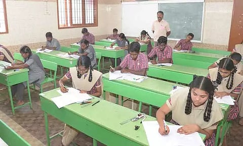 20 ஆயிரத்து 111 மாணவ-மாணவிகள்பிளஸ்-1 தேர்வு எழுதினர்