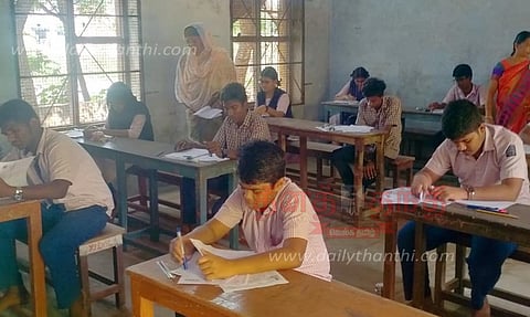 பிளஸ்-1 பொதுத்தேர்வு தாடங்கியது