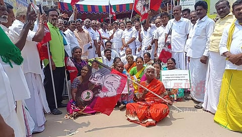 அ.தி.மு.க.வினர் கண்டன ஆர்ப்பாட்டம்