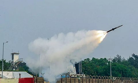 2 ஏவுகணை சோதனைகள் வெற்றி: குறுகிய தூர வான் எல்லையை தாக்கும்