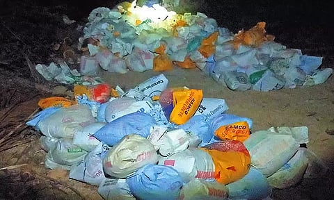 கொசஸ்தலை ஆற்றில் 500 மணல் மூட்டைகள் பறிமுதல்