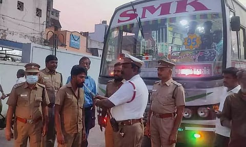 மது போதையில் பஸ்சை ஓட்டிய டிரைவர் மீது வழக்கு