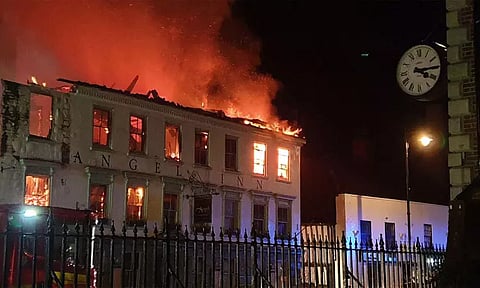 இங்கிலாந்தில் உக்ரைன் அகதிகள் தங்கியிருந்த ஹோட்டலில் திடீர் தீ விபத்து