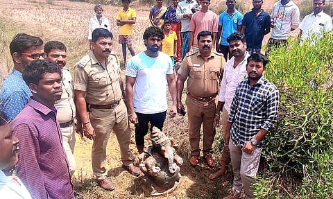 மண்ணில் புதைந்திருந்த விநாயகர் சிலை கண்டெடுப்பு