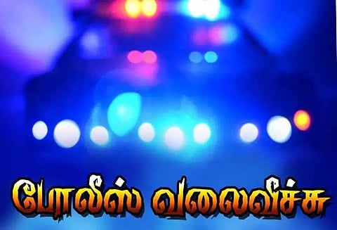 தேனி அருகே பரபரப்பு:மோட்டார் சைக்கிள், ஸ்கூட்டருக்கு தீ வைப்பு:மர்ம நபர்களுக்கு வலைவீச்சு