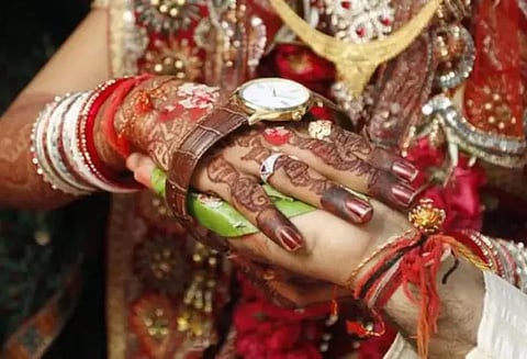 காதலியின் திருமணத்தை தடுத்து நிறுத்திய வாலிபர்