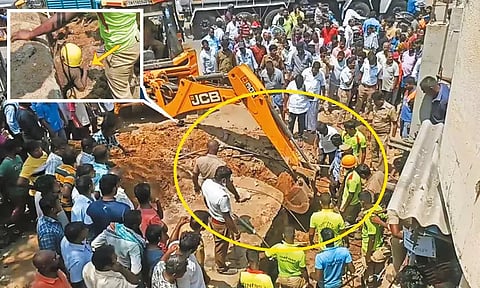 மழைநீர் கால்வாய் தூர்வாரும்போது சுவர் சரிந்ததால் சிக்கித்தவித்த 2 தொழிலாளர்கள் - 2 மணி நேரம் போராடி மீட்பு