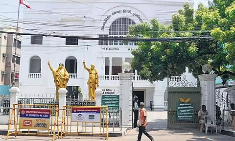 பொதுச்செயலாளர் தேர்தல்: கட்சி தலைமை அலுவலகத்திற்கு பாதுகாப்பு கேட்டு காவல்நிலையத்தில் அதிமுக மனு