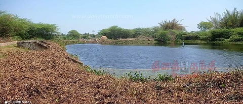 குளத்தை ஆக்கிரமித்த ஆகாயத்தாமரை செடிகள் அகற்றப்பட்டது