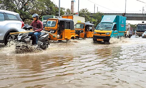 வேளச்சேரியில் ஆலங்கட்டி மழை: வெப்பம் தணிந்ததால் பொதுமக்கள் மகிழ்ச்சி