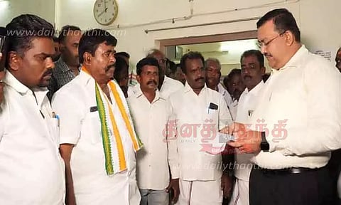 மின்னணு வாக்குப்பதிவு எந்திரங்கள் பிரித்தெடுக்கும் பணி