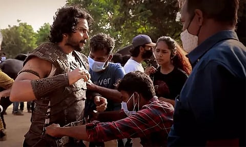 வந்தியத்தேவனாக கார்த்தி மாறியது எப்படி? - 'பொன்னியின் செல்வன்' படக்குழு வெளியிட்ட வீடியோ..!