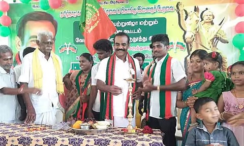 அ.தி.மு.க. தலைவர்கள் ஒற்றுமையாக இருக்க வேண்டும்