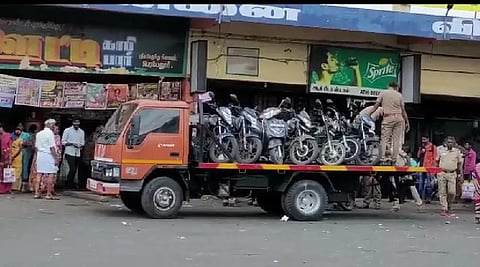 போக்குவரத்துக்கு இடையூறாக நிறுத்தப்பட்ட இருசக்கர வாகனங்கள் பறிமுதல்