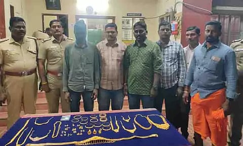 கரூர் தொழிலதிபர் வீட்டில் கொள்ளையடித்த வாலிபர் கைது
