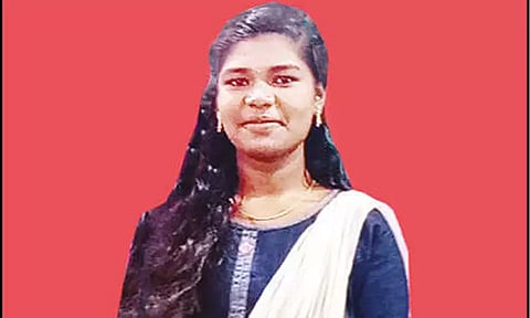 தமிழ், ஆங்கிலம் பொதுத்தேர்வு எழுதிய நிலையில் பிளஸ்-1 மாணவி தற்கொலை