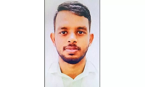 ஆஸ்பத்திரி வாசலில் தூக்கில் சென்னை டாக்டர் பிணம் கொலையா? போலீசார் விசாரணை